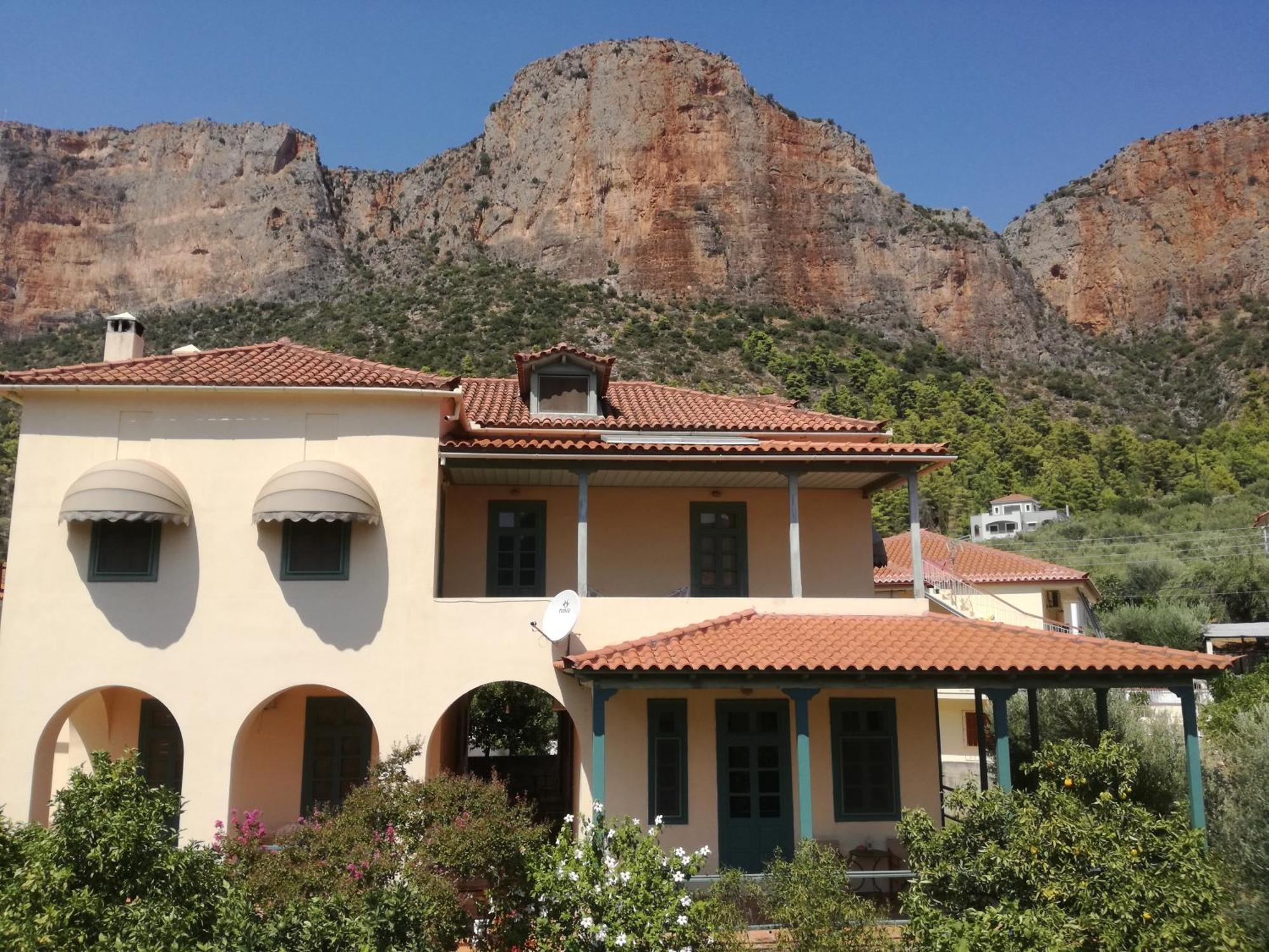 The Valkyries 1 Apartamento Leonídion Exterior foto